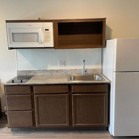 Woodspring Suites Detroit מדיסון הייטס מראה חיצוני תמונה