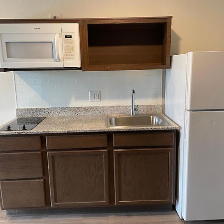 Woodspring Suites Detroit מדיסון הייטס מראה חיצוני תמונה