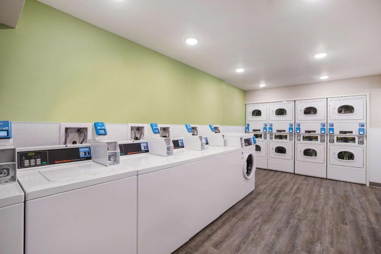 Woodspring Suites Detroit מדיסון הייטס מראה חיצוני תמונה