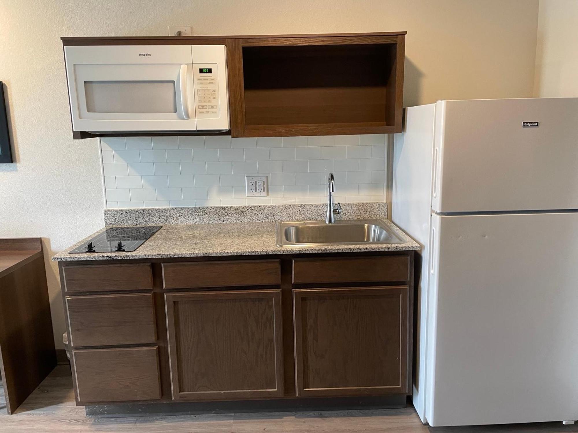 Woodspring Suites Detroit מדיסון הייטס מראה חיצוני תמונה